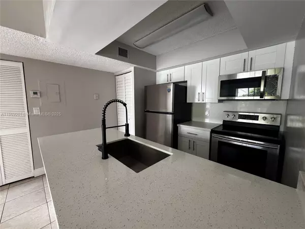 5780 Rock Island Rd #375, Tamarac, FL 33319