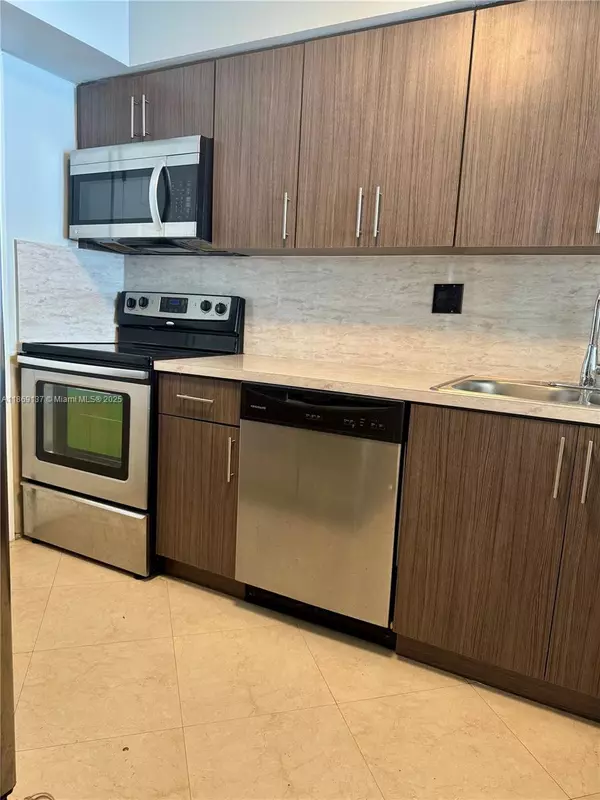 Miami, FL 33179,1100 NE 191st St #33