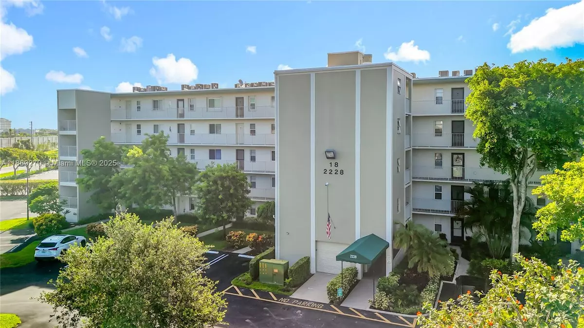 Pompano Beach, FL 33069,2228 N Cypress Bend Dr #303