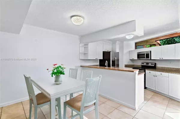 Boca Raton, FL 33433,8099 Severn Dr #C