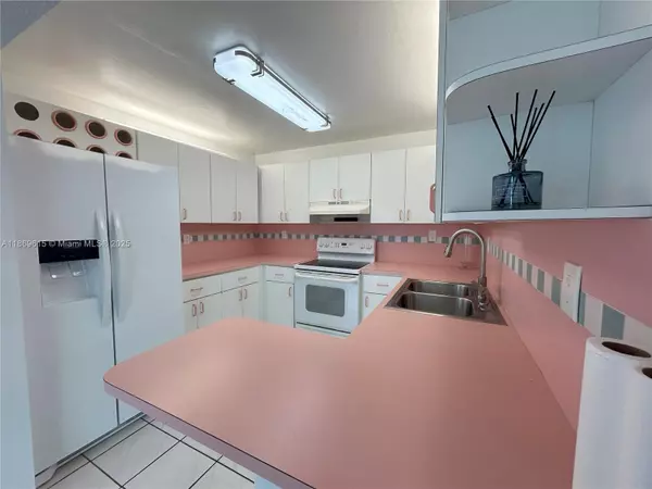 Miami, FL 33172,9682 Fontainebleau Blvd #410