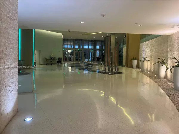 92 SW 3rd St #3803, Miami, FL 33130