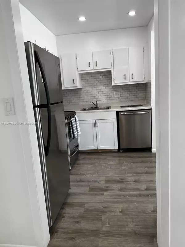 Lauderhill, FL 33319,4164 Inverrary Dr #510