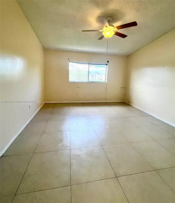 Hollywood, FL 33021,3610 N 56TH AV #230-2