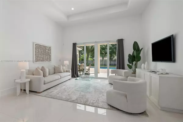 Miami, FL 33156,10703 SW 84th Ave