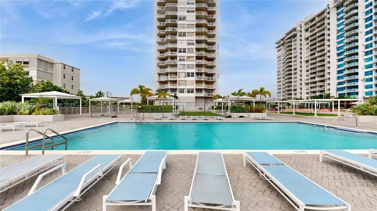 Aventura, FL 33160,18011 Biscayne Blvd #903