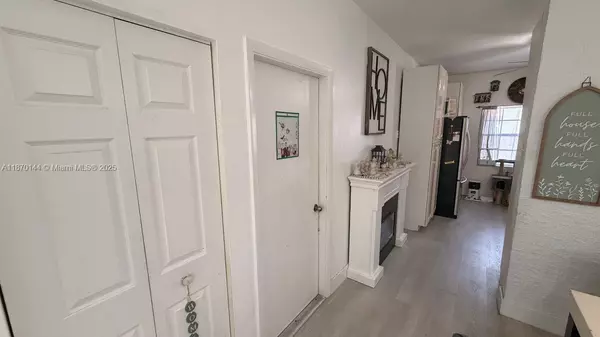 Pembroke Pines, FL 33029,965 SW 180th Ter