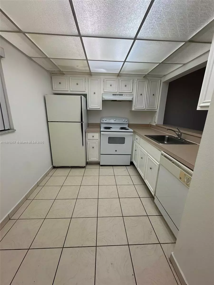 Hialeah, FL 33015,17911 NW 68th Ave #N206