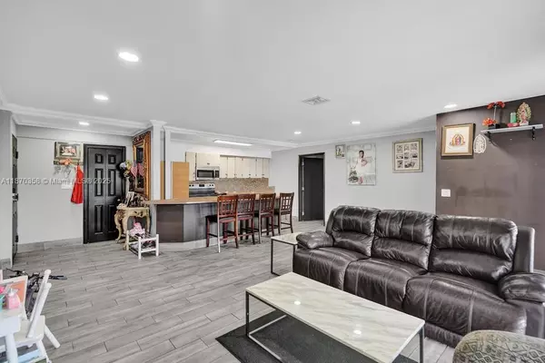 Deerfield Beach, FL 33064,900 Crystal Lake Dr #2B