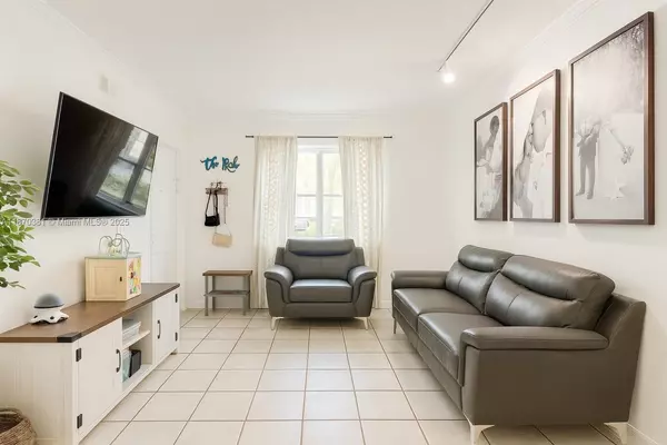 2200 NW 78th Ave #105, Pembroke Pines, FL 33024