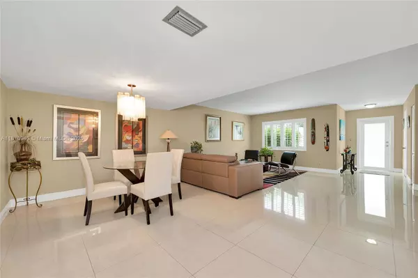 Hallandale Beach, FL 33009,715 NE 27th Ave