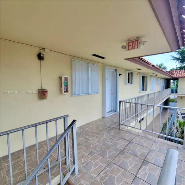 Miami, FL 33174,8701 SW 12th St #25