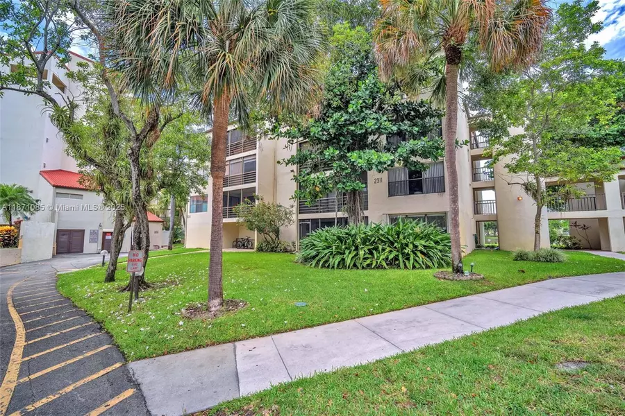 2311 S CYPRESS BEND DR #316B, Pompano Beach, FL 33069
