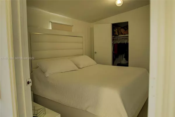 Miami, FL 33187,19800 SW 180th Ave #117