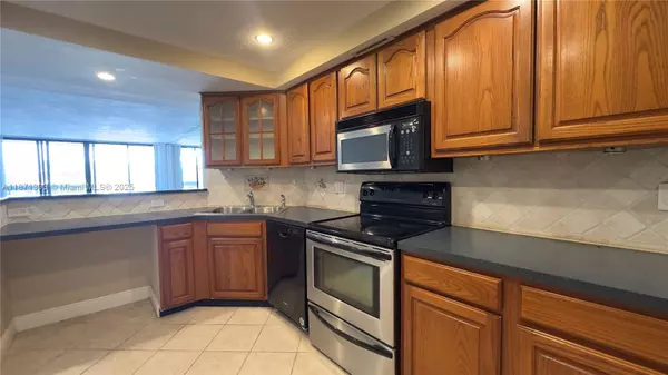 West Palm Beach, FL 33401,2425 Presidential Way #203