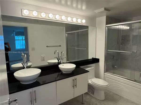 Miami, FL 33131,31 SE 5th St #1204