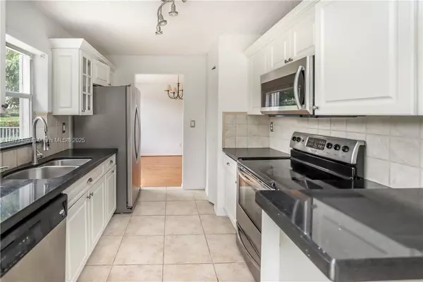 Pembroke Pines, FL 33028,17165 NW 13th St #000