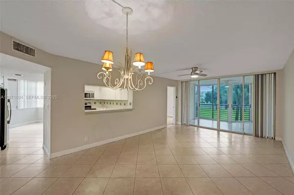 Davie, FL 33324,1900 Sabal Palm Dr #201