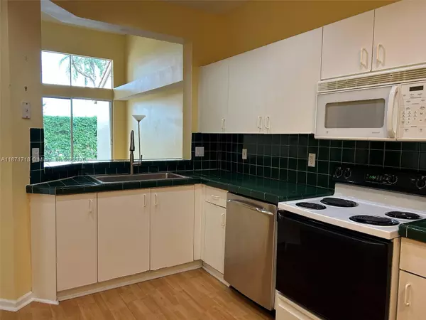 Pembroke Pines, FL 33027,15851 SW 10th St #15851