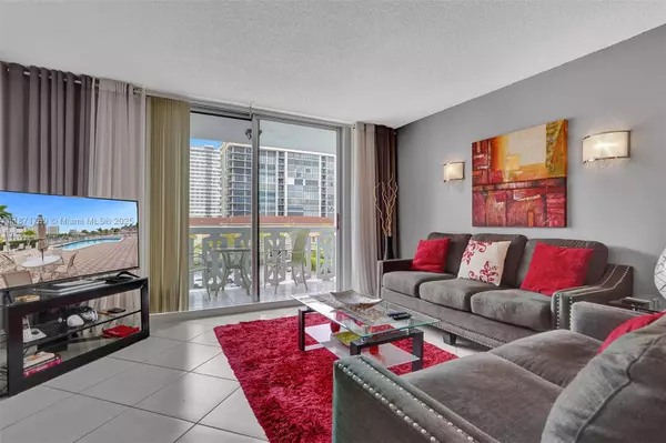 Hallandale Beach, FL 33009,3113 S Ocean Dr #404