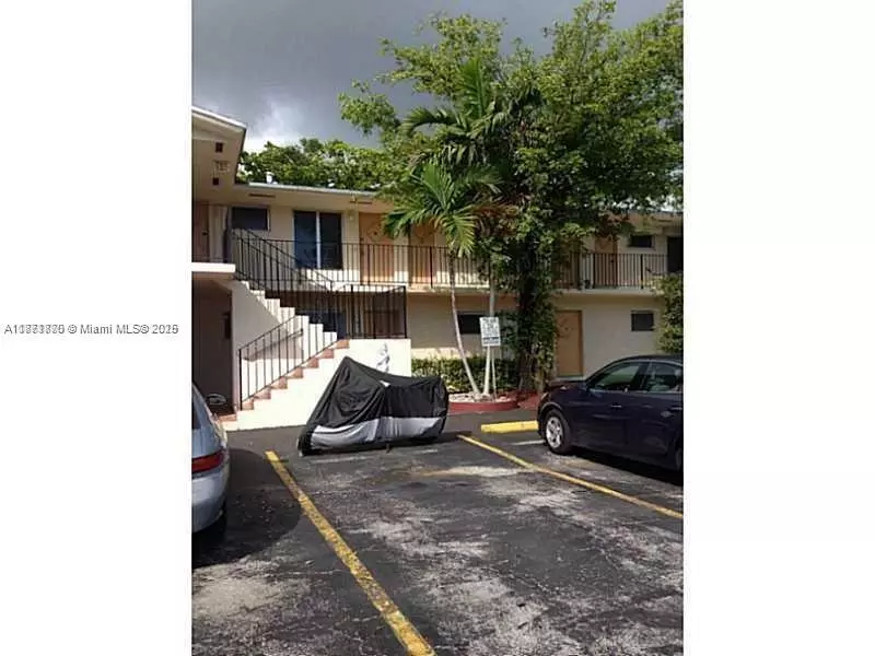 North Miami Beach, FL 33181,13990 NE 20th Ct #6
