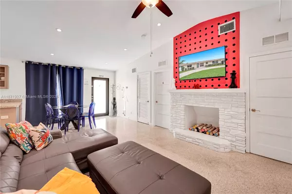 Hollywood, FL 33020,1704 Rodman St #1