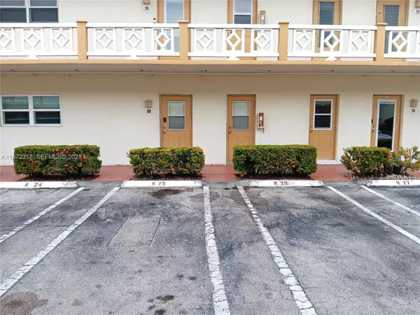 Lauderdale Lakes, FL 33313,5121 W Oakland Park Blvd #109