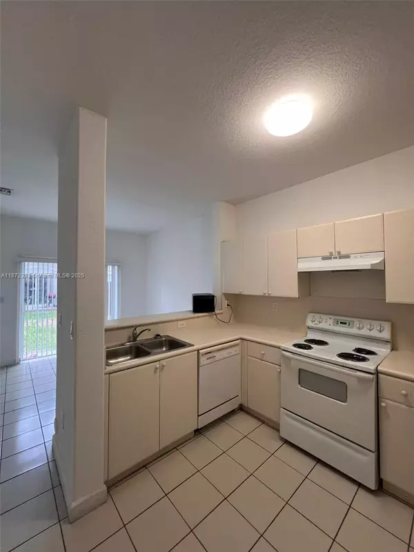 Homestead, FL 33035,1535 SE 26th St #106