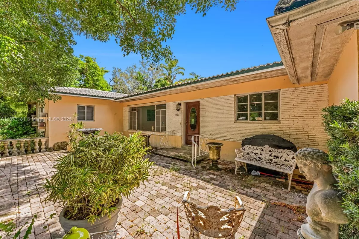 Miami Shores, FL 33138,990 NE 94th St