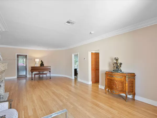 Surfside, FL 33154,9457 Carlyle Ave