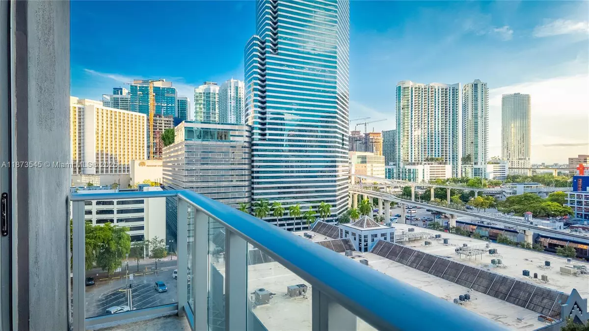 Miami, FL 33131,151 SE 1st St #811