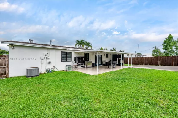 Cutler Bay, FL 33189,10040 SW 212th St