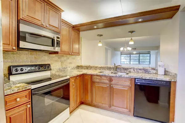 Davie, FL 33324,1715 Whitehall Dr #206