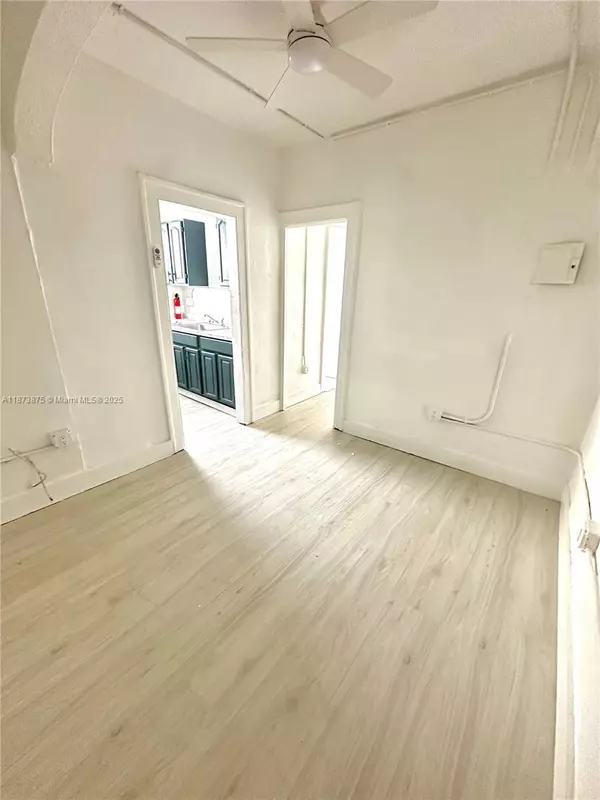 Miami, FL 33130,967 SW 5th St #17