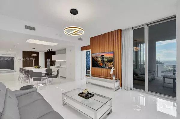 851 NE 1st Ave #1411, Miami, FL 33132