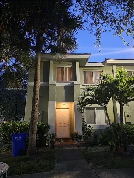 126 Hidden Ct Rd #27-D, Hollywood, FL 33023