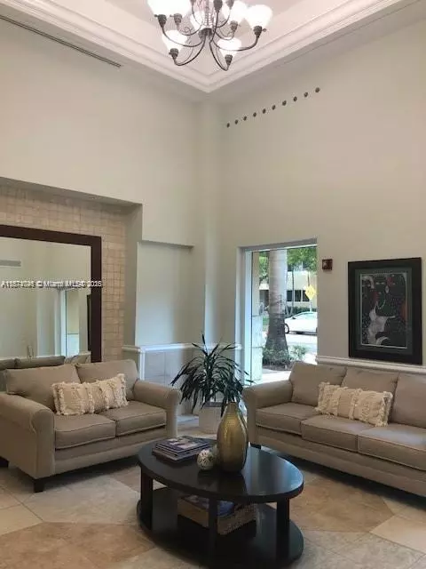 Coral Gables, FL 33134,50 Menores Ave #726