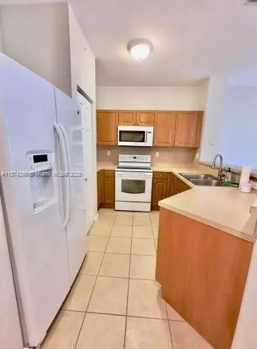 Tamarac, FL 33321,5753 isles circle #0