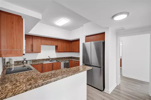 Coral Gables, FL 33134,888 S Douglas Rd #304