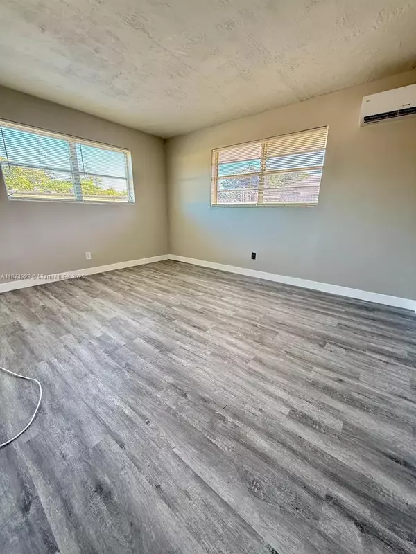 Dania Beach, FL 33312,3980 SW 51 st #1
