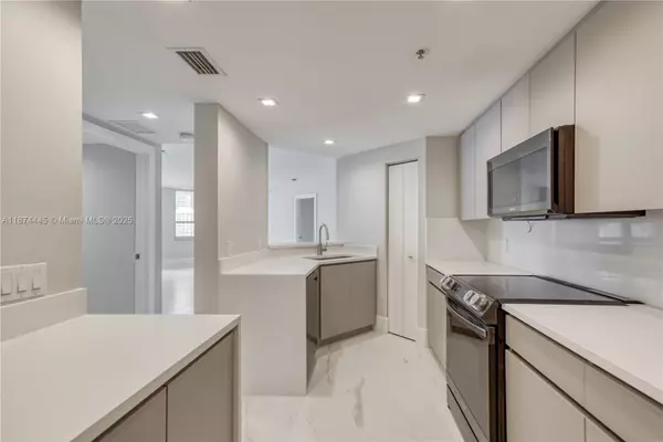 Miami, FL 33131,701 Brickell Key Blvd #1512