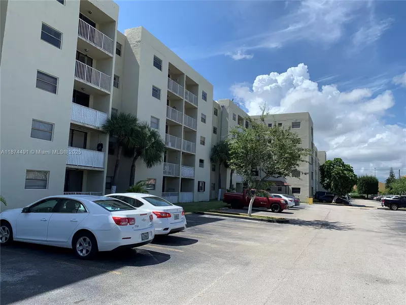 8145 NW 7th St #102, Miami, FL 33126