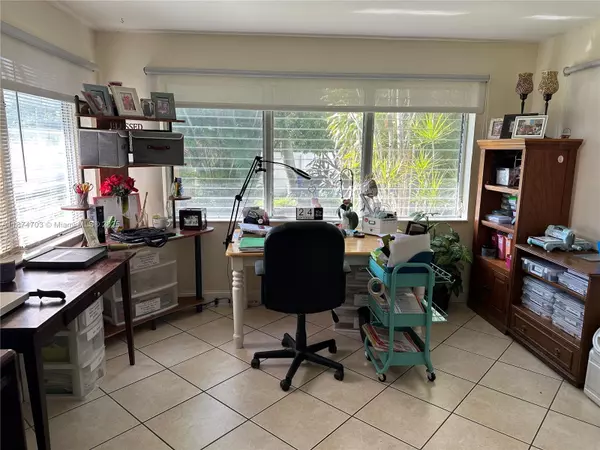 Hollywood, FL 33020,Address not disclosed