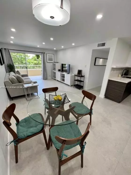 Miami, FL 33133,3304 Virginia St #6B