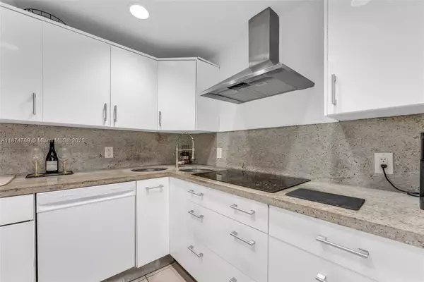 Miami Beach, FL 33139,800 West Ave #244