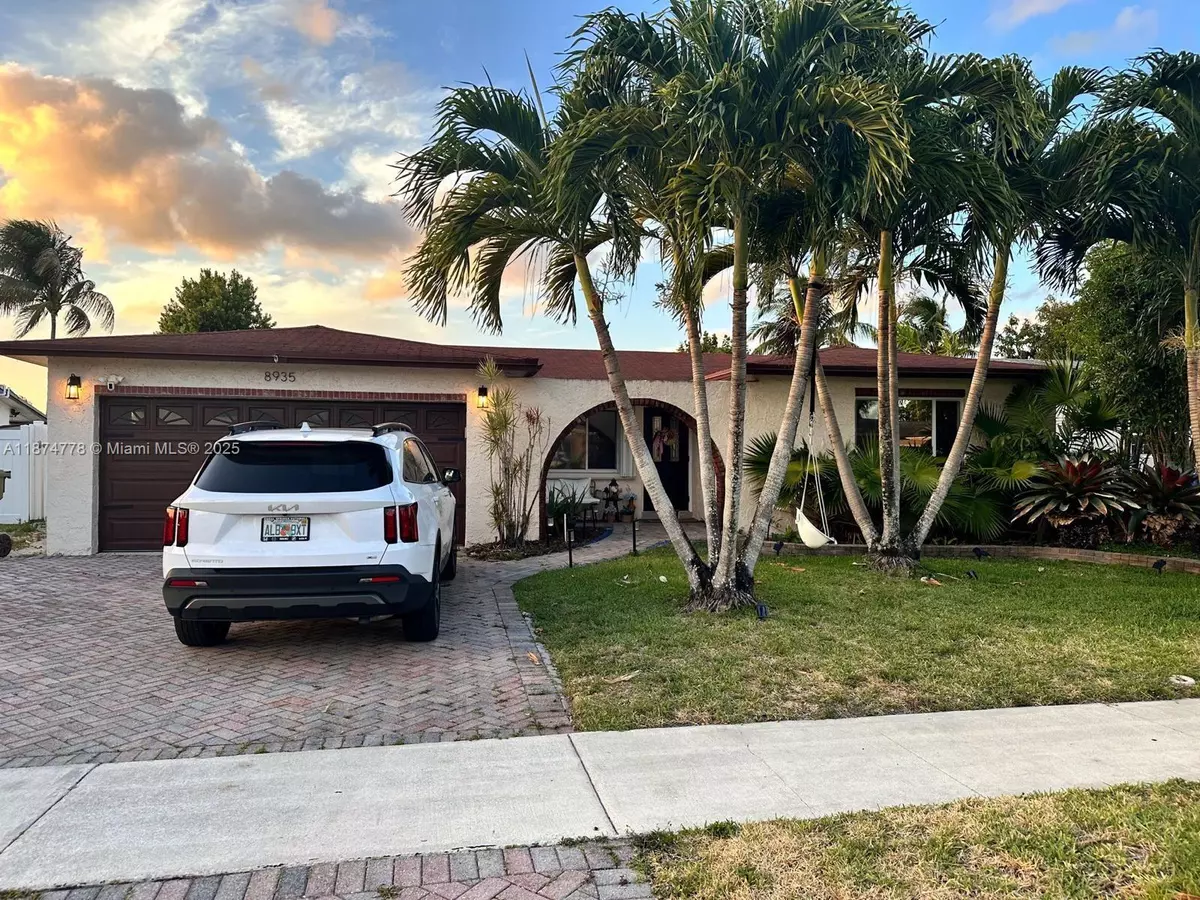 Pembroke Pines, FL 33024,8935 NW 11th St