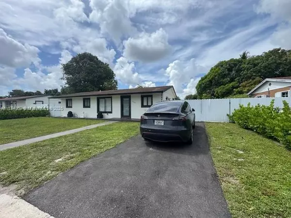 Miami Gardens, FL 33056,3442 NW 182nd St