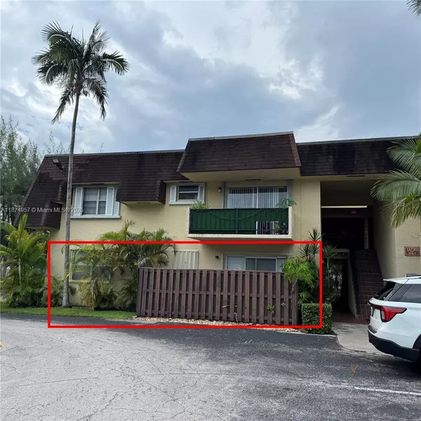 Miami, FL 33176,13730 SW 90TH AVE #16-8