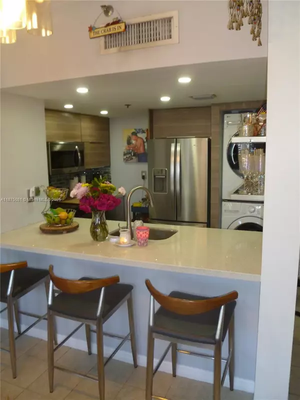 Miami, FL 33131,540 Brickell Key Dr #1719