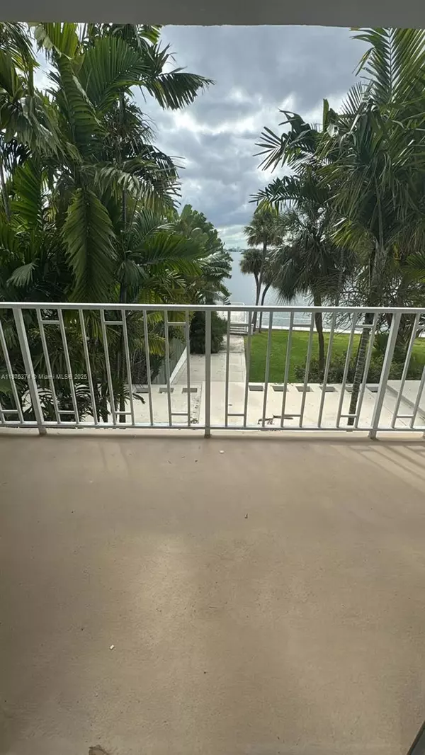 Sunny Isles Beach, FL 33160,500 Bayview Dr #230
